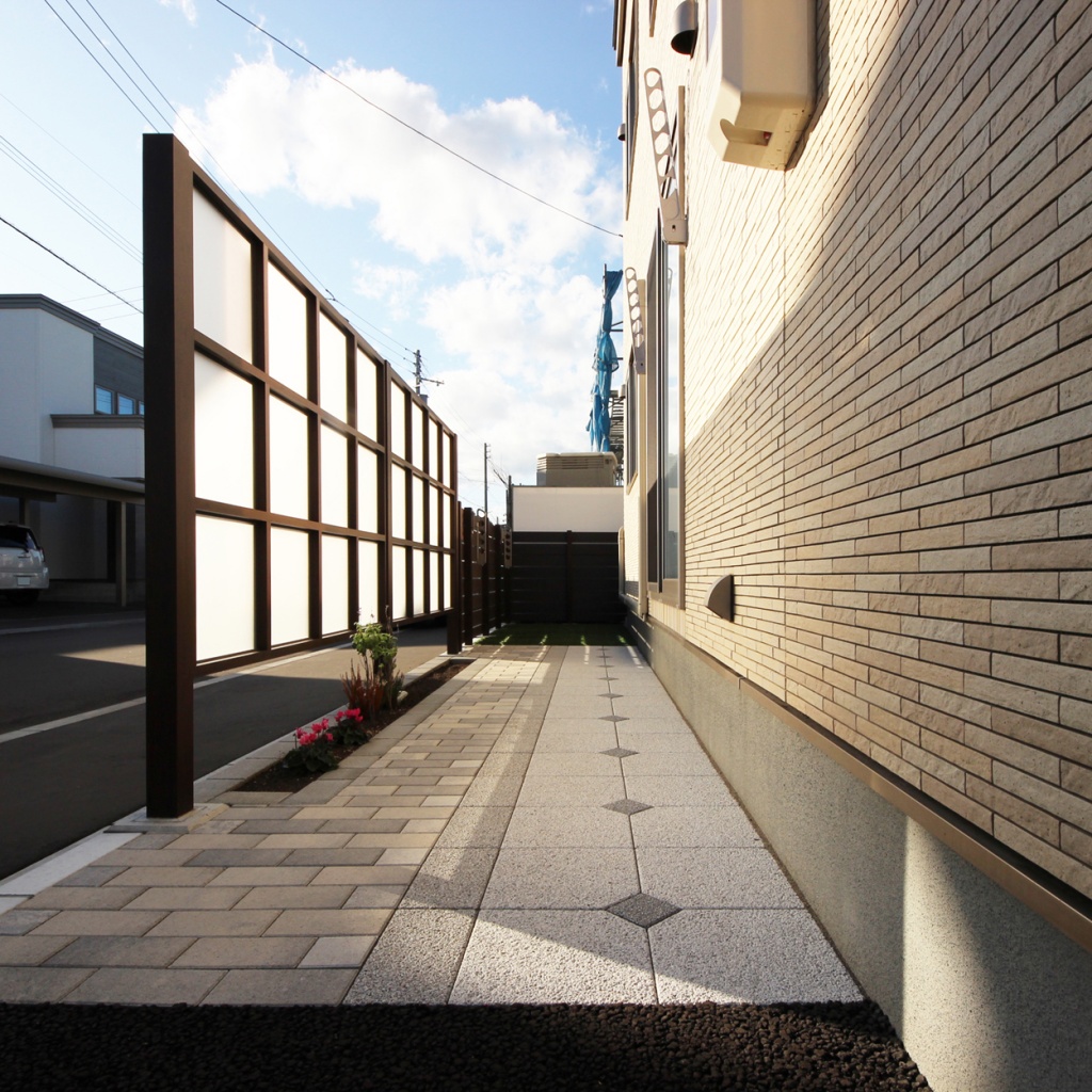 札幌市西区｜光を採り入れながら視線を遮る事ができる♪エバースクリーンフェンス