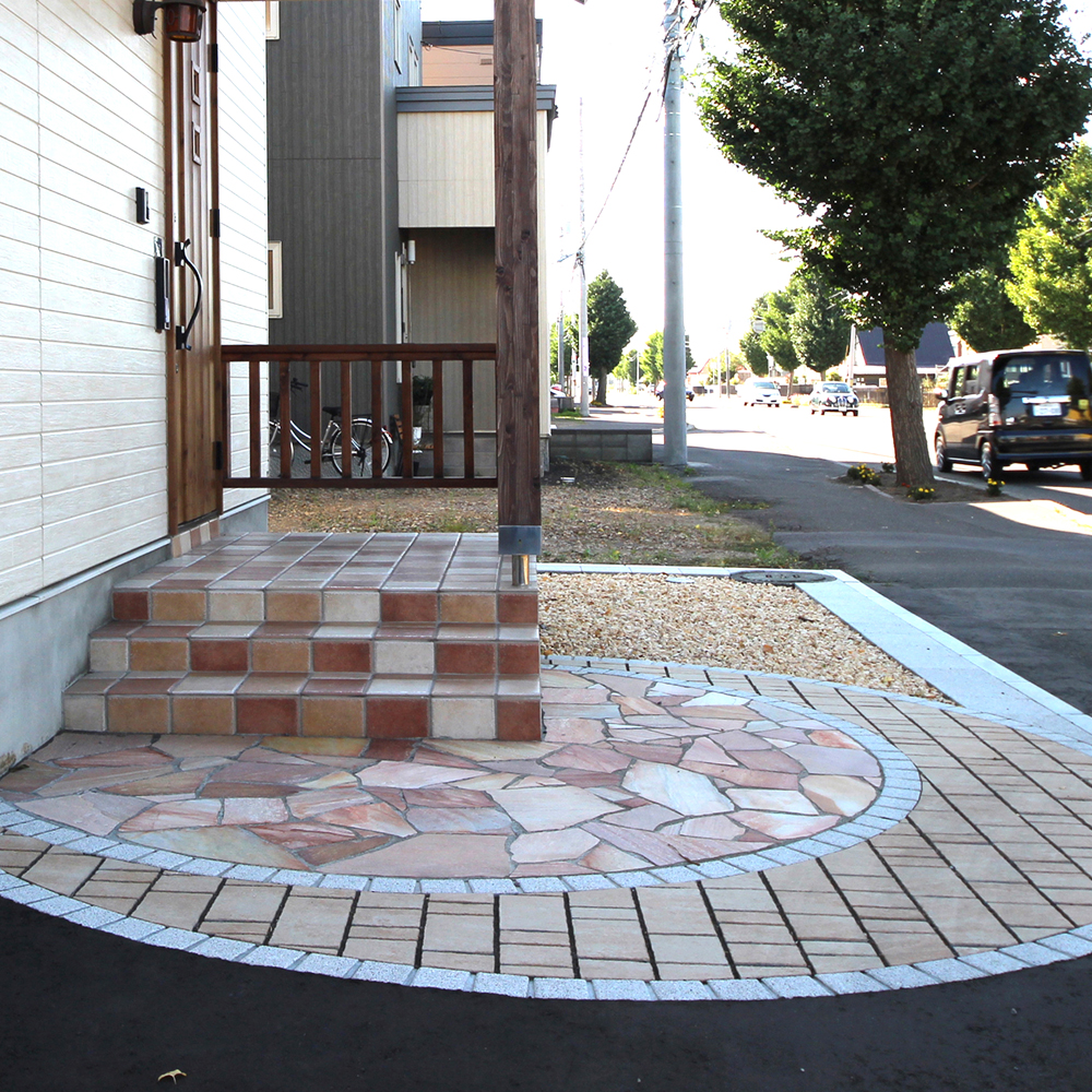 札幌市北区｜やわらかい円形デザインのアプローチスペース